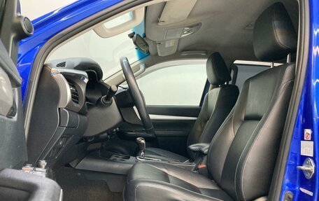 Toyota Hilux VIII, 2017 год, 3 690 000 рублей, 14 фотография