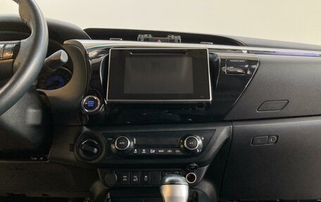 Toyota Hilux VIII, 2017 год, 3 690 000 рублей, 12 фотография