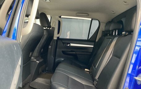 Toyota Hilux VIII, 2017 год, 3 690 000 рублей, 16 фотография