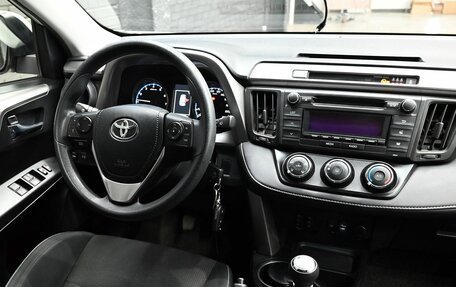 Toyota RAV4, 2016 год, 2 490 000 рублей, 12 фотография