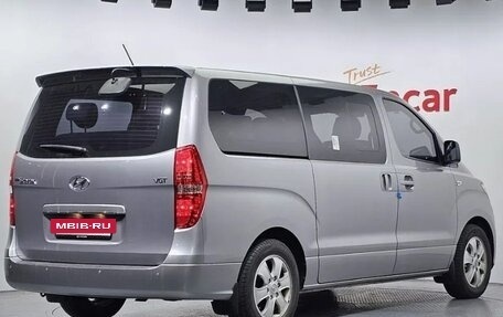 Hyundai Grand Starex Grand Starex I рестайлинг 2, 2021 год, 1 637 398 рублей, 2 фотография