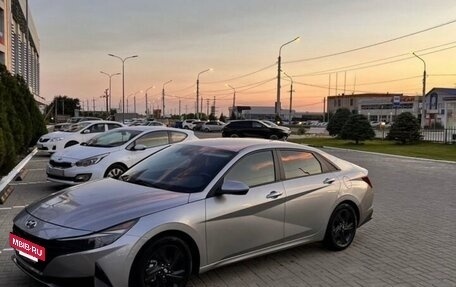 Hyundai Elantra, 2021 год, 1 800 000 рублей, 4 фотография