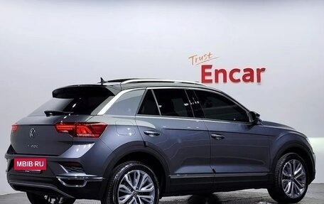 Volkswagen T-Roc I, 2022 год, 2 413 977 рублей, 2 фотография