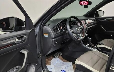 Volkswagen T-Roc I, 2022 год, 2 413 977 рублей, 10 фотография