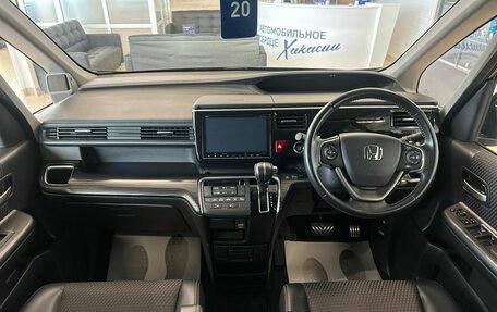 Honda Stepwgn IV, 2016 год, 2 399 000 рублей, 16 фотография