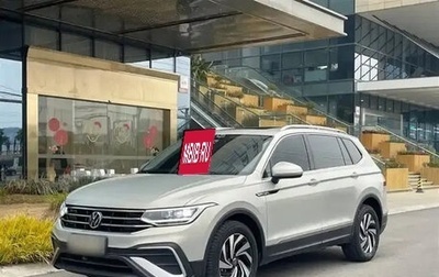 Volkswagen Tiguan II, 2023 год, 4 050 000 рублей, 1 фотография
