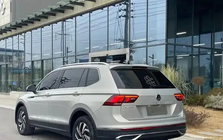 Volkswagen Tiguan II, 2023 год, 4 050 000 рублей, 3 фотография