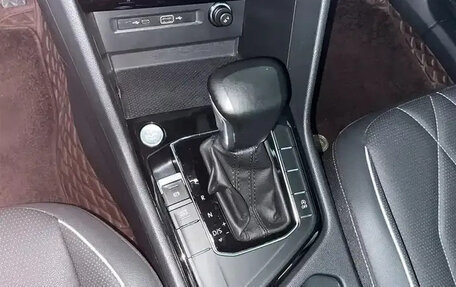 Volkswagen Tiguan II, 2023 год, 4 050 000 рублей, 10 фотография