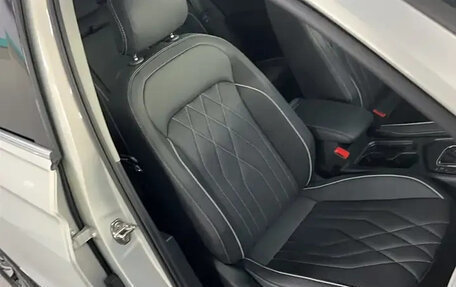 Volkswagen Tiguan II, 2023 год, 4 050 000 рублей, 11 фотография