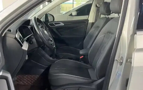 Volkswagen Tiguan II, 2023 год, 4 050 000 рублей, 7 фотография