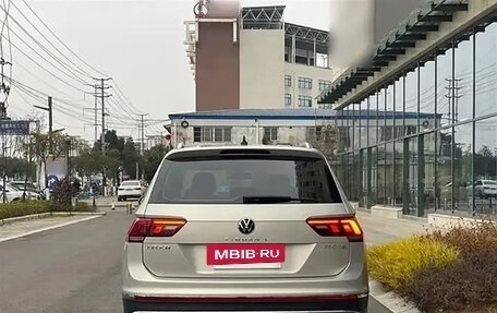 Volkswagen Tiguan II, 2023 год, 4 050 000 рублей, 4 фотография