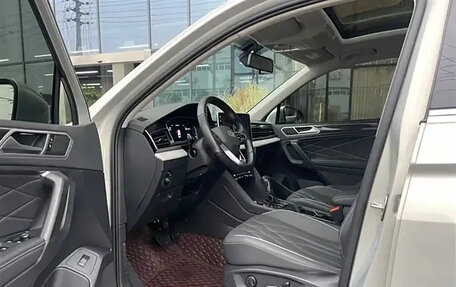 Volkswagen Tiguan II, 2023 год, 4 050 000 рублей, 15 фотография