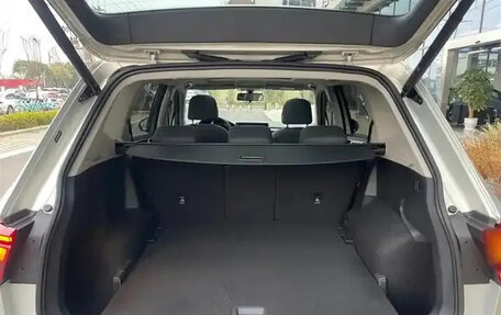 Volkswagen Tiguan II, 2023 год, 4 050 000 рублей, 14 фотография