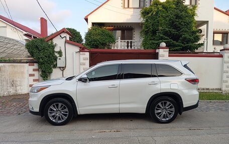 Toyota Highlander III, 2014 год, 2 850 000 рублей, 2 фотография