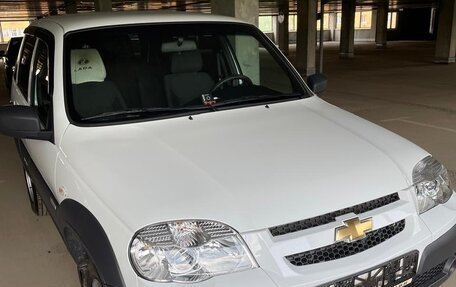 Chevrolet Niva I рестайлинг, 2016 год, 780 000 рублей, 3 фотография