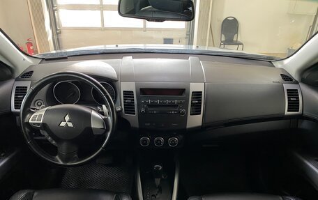Mitsubishi Outlander III рестайлинг 3, 2012 год, 1 299 999 рублей, 13 фотография