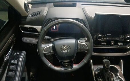 Toyota Highlander, 2022 год, 4 000 000 рублей, 7 фотография