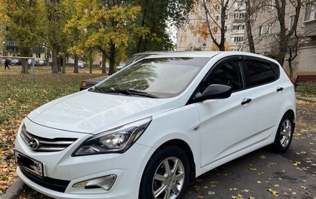 Hyundai Solaris II рестайлинг, 2015 год, 870 000 рублей, 3 фотография