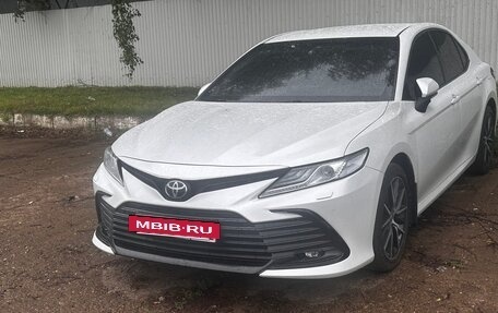 Toyota Camry, 2021 год, 3 500 000 рублей, 2 фотография