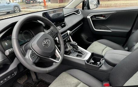 Toyota RAV4, 2024 год, 3 750 000 рублей, 9 фотография