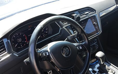 Volkswagen Tiguan II, 2018 год, 2 500 000 рублей, 3 фотография