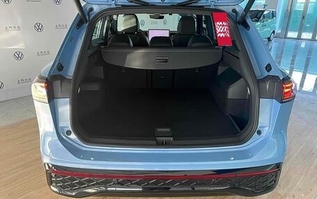 Volkswagen Tiguan, 2025 год, 4 300 000 рублей, 4 фотография