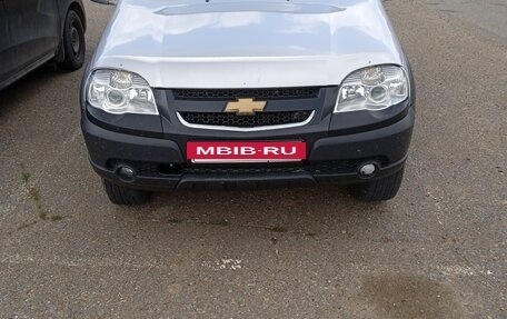 Chevrolet Niva I рестайлинг, 2010 год, 530 000 рублей, 4 фотография
