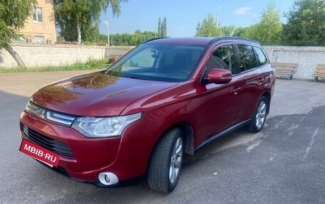 Mitsubishi Outlander III рестайлинг 3, 2013 год, 1 497 000 рублей, 5 фотография