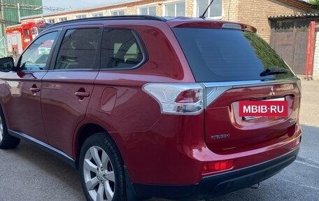 Mitsubishi Outlander III рестайлинг 3, 2013 год, 1 497 000 рублей, 4 фотография