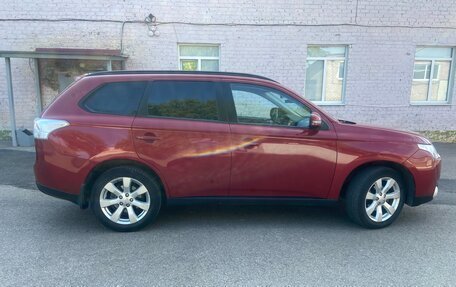 Mitsubishi Outlander III рестайлинг 3, 2013 год, 1 497 000 рублей, 11 фотография