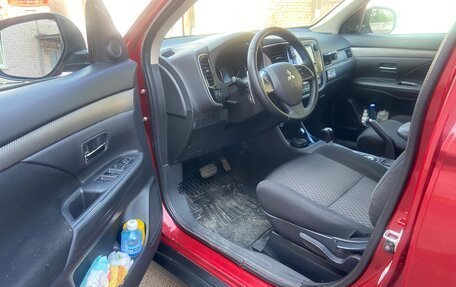 Mitsubishi Outlander III рестайлинг 3, 2013 год, 1 497 000 рублей, 16 фотография