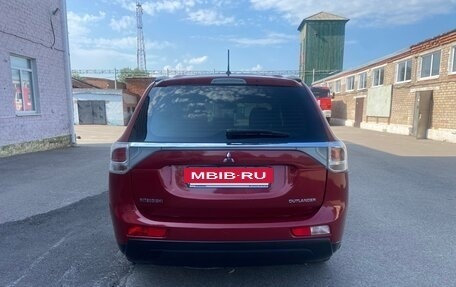 Mitsubishi Outlander III рестайлинг 3, 2013 год, 1 497 000 рублей, 8 фотография