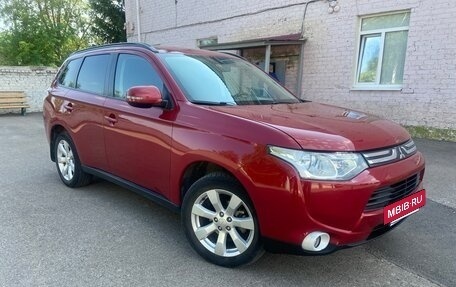 Mitsubishi Outlander III рестайлинг 3, 2013 год, 1 497 000 рублей, 12 фотография