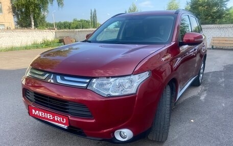 Mitsubishi Outlander III рестайлинг 3, 2013 год, 1 497 000 рублей, 15 фотография