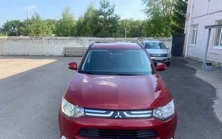 Mitsubishi Outlander III рестайлинг 3, 2013 год, 1 497 000 рублей, 14 фотография