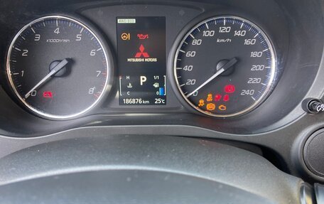 Mitsubishi Outlander III рестайлинг 3, 2013 год, 1 497 000 рублей, 33 фотография