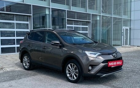 Toyota RAV4, 2018 год, 2 180 000 рублей, 3 фотография