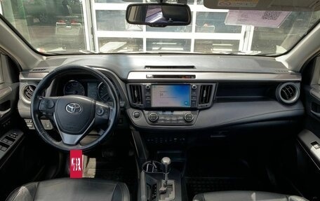 Toyota RAV4, 2018 год, 2 180 000 рублей, 21 фотография