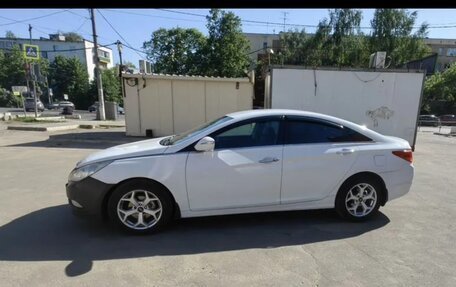 Hyundai Sonata VI, 2011 год, 630 000 рублей, 1 фотография