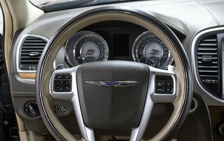 Chrysler 300C II, 2012 год, 1 298 000 рублей, 17 фотография