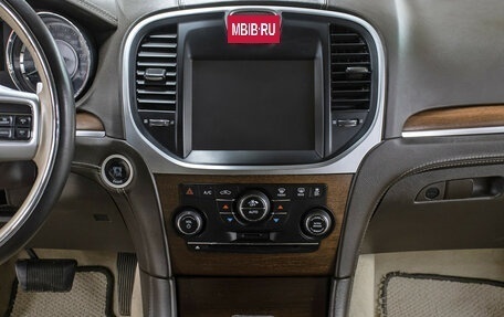 Chrysler 300C II, 2012 год, 1 298 000 рублей, 15 фотография