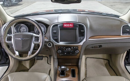Chrysler 300C II, 2012 год, 1 298 000 рублей, 14 фотография