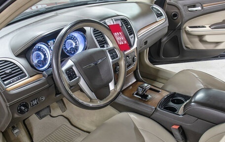 Chrysler 300C II, 2012 год, 1 298 000 рублей, 16 фотография
