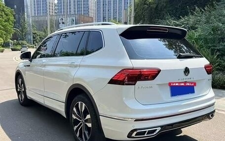 Volkswagen Tiguan II, 2023 год, 3 300 000 рублей, 5 фотография