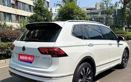 Volkswagen Tiguan II, 2023 год, 3 300 000 рублей, 6 фотография