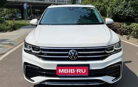 Volkswagen Tiguan II, 2023 год, 3 300 000 рублей, 3 фотография