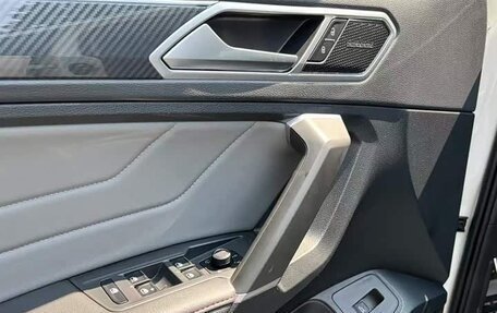 Volkswagen Tiguan II, 2023 год, 3 300 000 рублей, 11 фотография