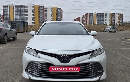 Toyota Camry, 2020 год, 3 100 000 рублей, 2 фотография