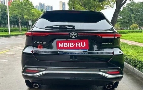 Toyota Venza, 2022 год, 2 515 000 рублей, 5 фотография