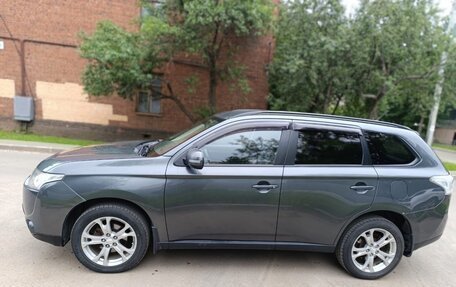 Mitsubishi Outlander III рестайлинг 3, 2013 год, 1 300 000 рублей, 8 фотография